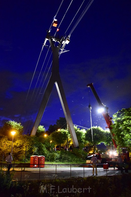 Koelner Seilbahn Gondel blieb haengen Koeln Linksrheinisch P871.JPG - Miklos Laubert